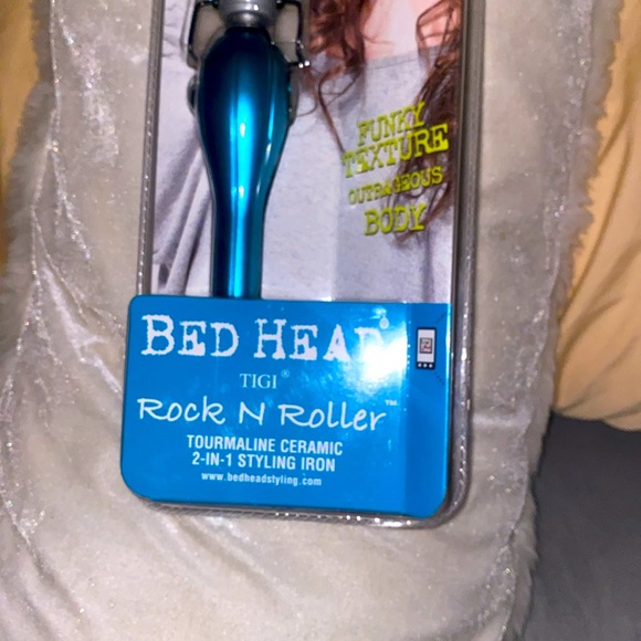 Bed Head Rock N Roller Clamp  2-in-1 Curling Wand | Round Barrel - Picture 11 of 12